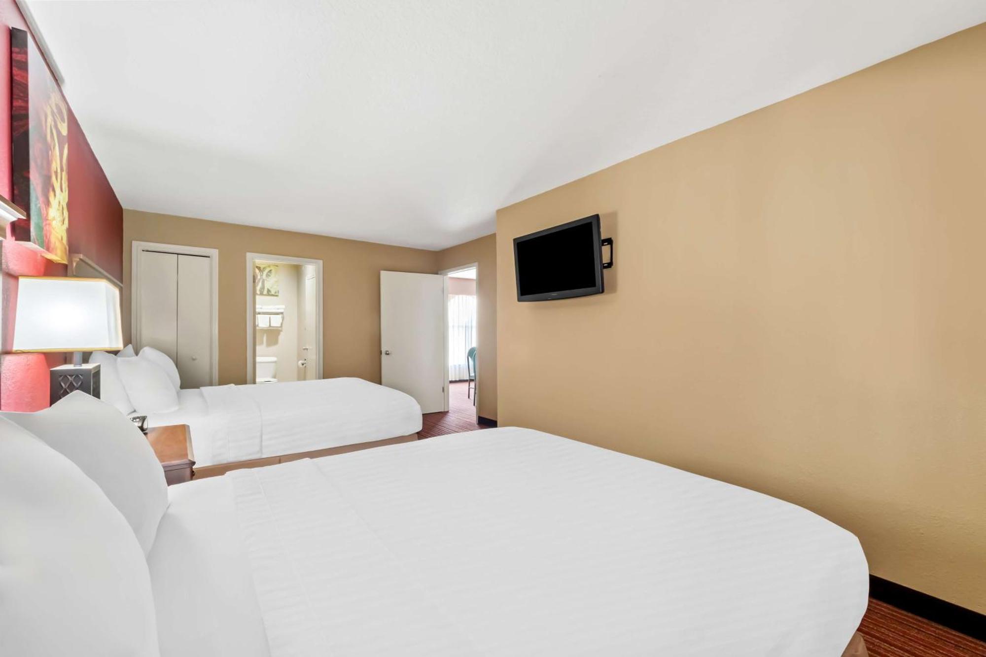 Surestay Plus By Best Western San Antonio Fiesta Inn Exterior photo